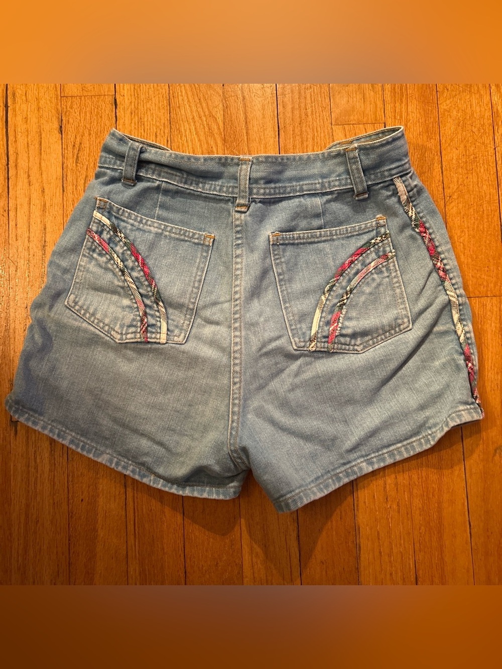 Vintage high-waisted blue denim jean shorts from the 70s with embroidery.